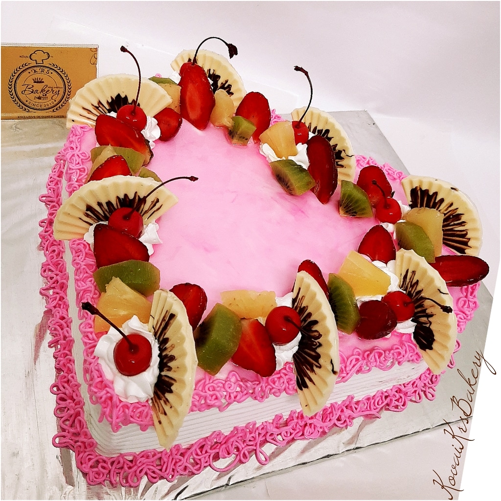 Heart shape fruit cake for cake lovers😍😍 📍Where- @mychoicebakery_ |  Instagram